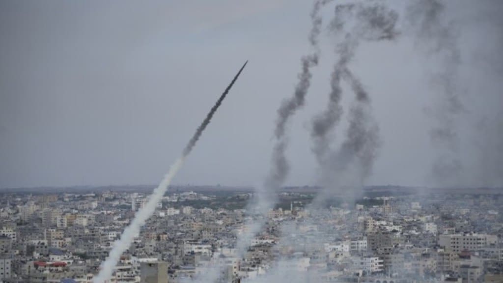 Israel-Hamas war, Bond yields, economic implications, interest rates, inflation, oil prices, macroeconomic impact, economic interests