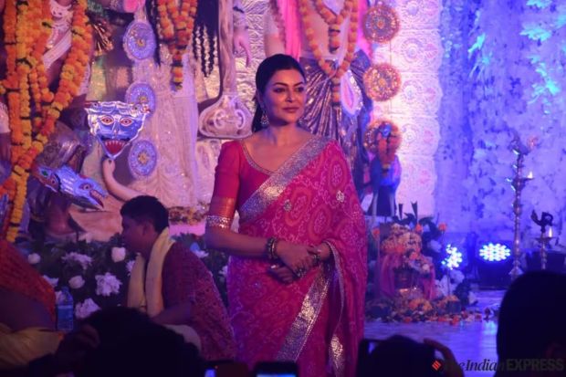 Sushmita Sen visits pandal to celebrate Durga Puja Maha Saptami. (Source: Indian Express/Varinder Chawla)