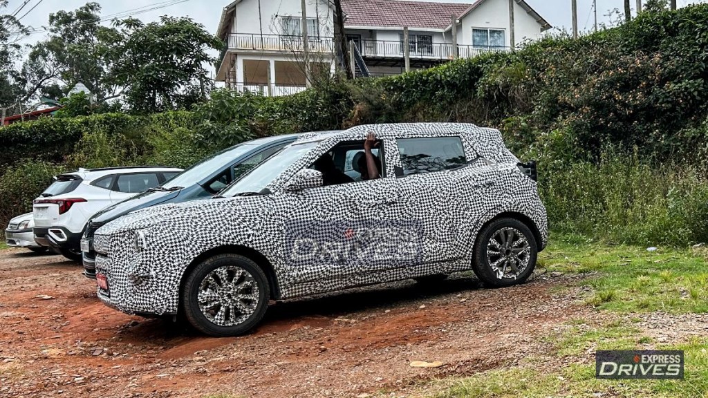 mahindra xuv300 facelift spied