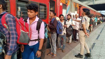 Northern Railway bans platform ticket sales, new delhi platform ticket sales, platform ticket sales at new delhi, anand vihar terminal, anand vihar platform ticket, festival special train, indian railways, Northern Railway bans platform ticket sales, new delhi platform ticket sales, platform ticket sales at new delhi, anand vihar terminal, anand vihar platform ticket, festival special train, indian railways,