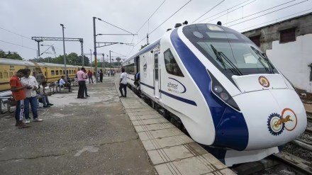 Prayagraj-Gorakhpur Vande Bharat Express, Prayagraj-Gorakhpur Vande Bharat Express timings, Prayagraj-Gorakhpur Vande Bharat Express time table, Prayagraj-Gorakhpur Vande Bharat Express stoppage, Prayagraj-Gorakhpur Vande Bharat Express frequency, Prayagraj-Gorakhpur Vande Bharat Express speed, Prayagraj-Gorakhpur Vande Bharat Express services,