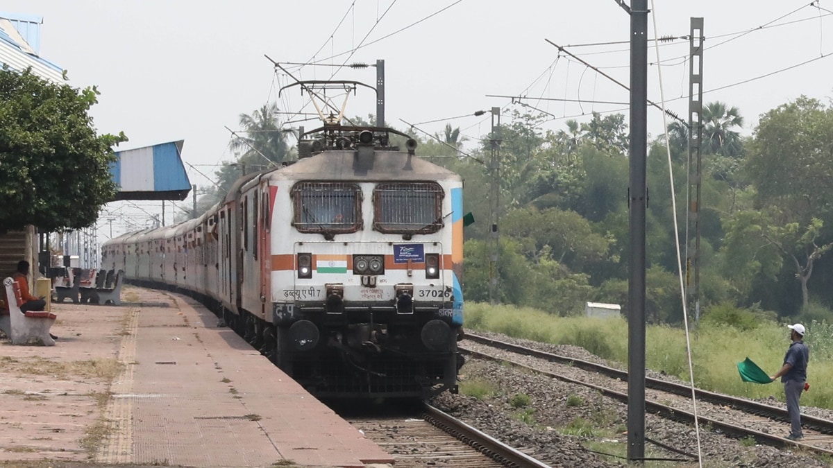 Lonavala-Pune section, trains affected on Lonavala-Pune section, pune division, suburban trains cancellations, mumbai train cancel, indian railways train cancel,