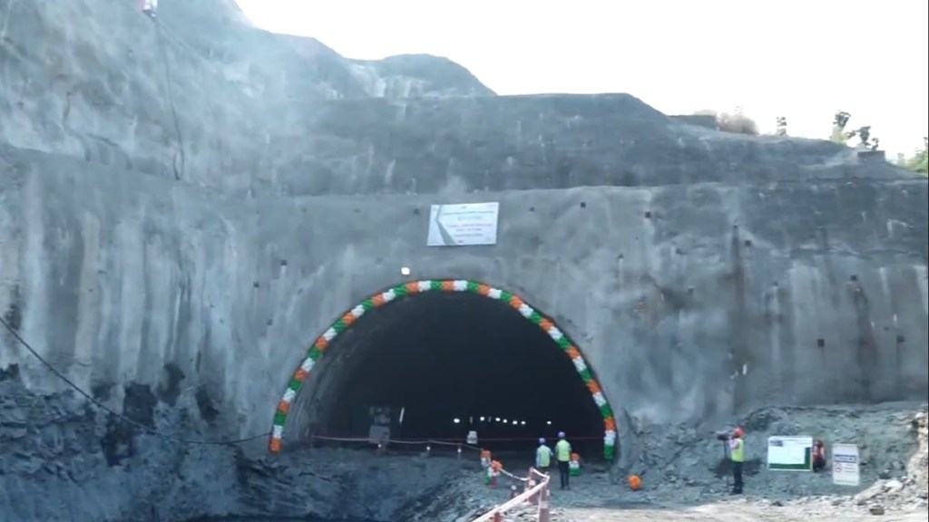 DFCCIL, Vaitarna-JNPA section, Vaitarna-JNPA section tunnel, Vaitarna-JNPA section tunnel breakthrough, Western Dedicated Freight Corridor, DFCCIL, Vaitarna-JNPA section, Vaitarna-JNPA section tunnel, Vaitarna-JNPA section tunnel breakthrough, Western Dedicated Freight Corridor,