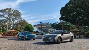2025 Toyota Camry Hybrid