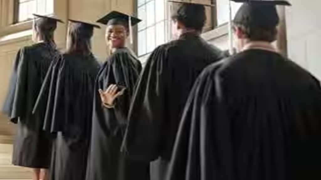 studying abroad, student expenses, Credit cards, Benefits, credit history