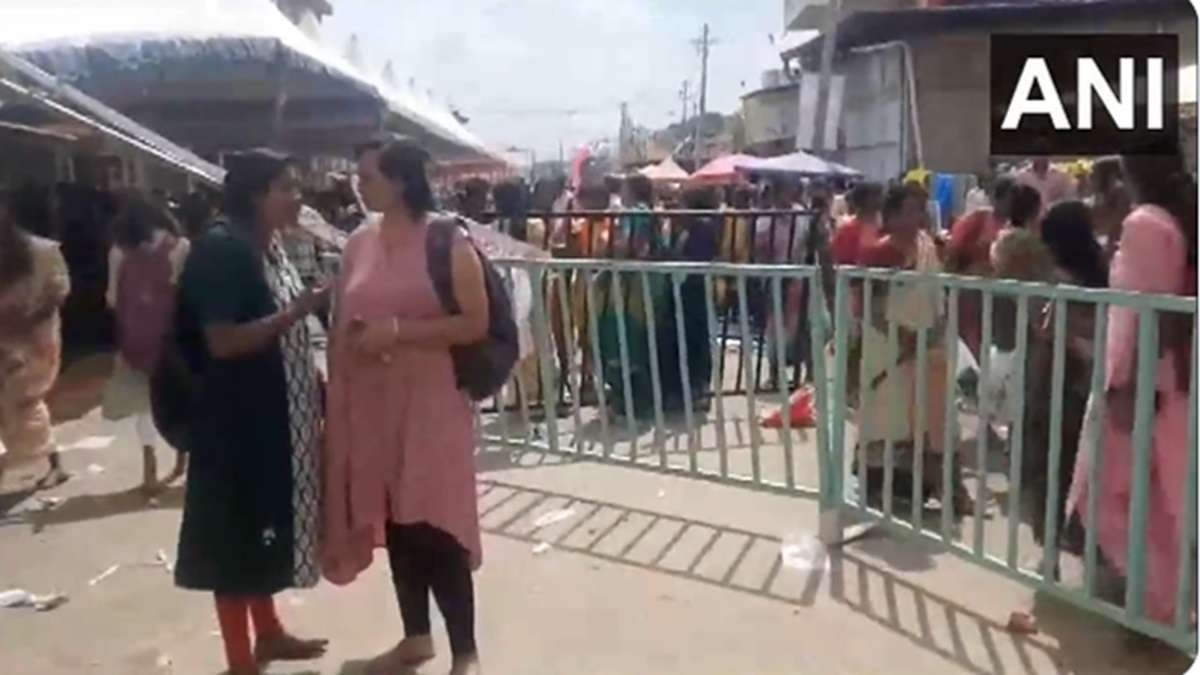 Bengaluru: Stampede at Hasanamba Temple as devotees suffer electric shock Bengaluru: Stampede at Hasanamba Temple as devotees suffer electric shock