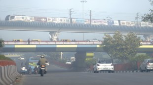 Delhi's struggle with 'very poor' air quality continues, AQI at 350