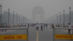Thick smog shrouds Delhi as AQI plummets to 'severe' category again