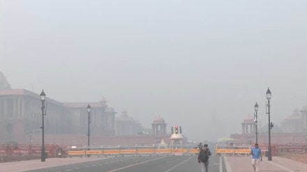 Delhi air quality slips back into 'severe' category, AQI at 421