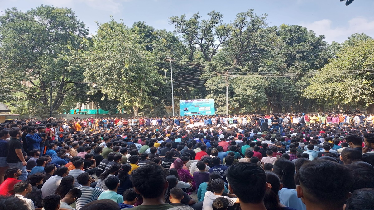 IIT-BHU female student alleges molestation near hostel, sparks campus-wide protest IIT-BHU female student alleges molestation near hostel, sparks campus-wide protest