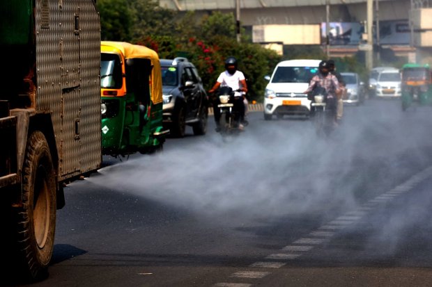 The AQI of the city was noted to be 351 at 10 am. The average AQI over 24 hours was 364 on Wednesday, 359 on Tuesday, 347 on Monday, 325 on Sunday, 304 on Saturday, and 261 on Friday. (Express Photo)