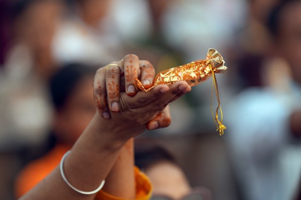Attendees take an oath during an event marking the culmination of the 'Meri Maati Mera Desh' campaign, in New Delhi.(PTI Photo)