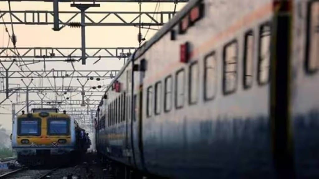 Passengers robbed of goods worth over Rs 3 lakh after Gandhidham-Indore Express halts due to 'signal failure' in Gujarat Passengers robbed of goods worth over Rs 3 lakh after Gandhidham-Indore Express halts due to 'signal failure' in Gujarat