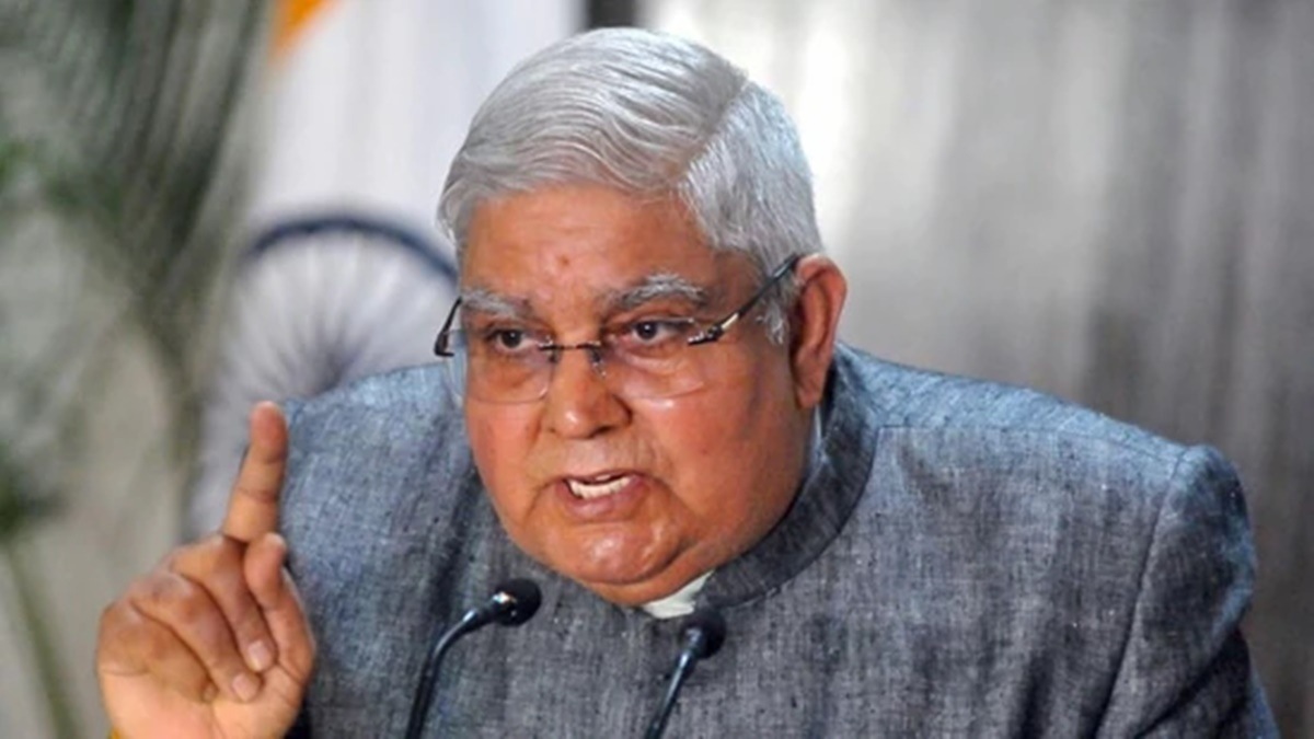 Vice President compares PM Modi to Mahatma Gandhi, Congress says 'shameful'