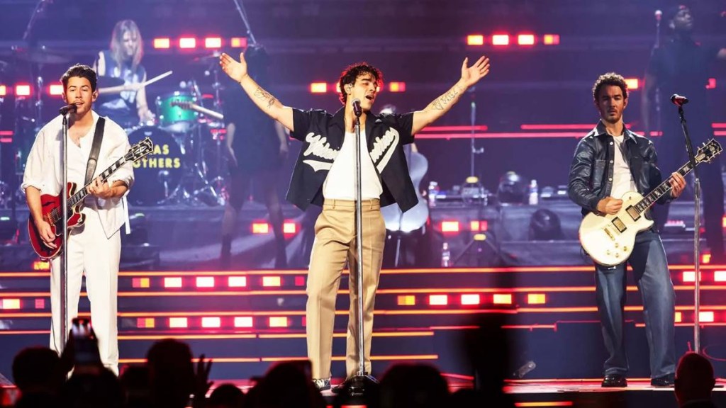Lollapalooza India, Lollapalooza India 2024, Lollapalooza India performances, Lollapalooza India music, Lollapalooza India Jonas Brothers, Lollapalooza India OneDirection, music event, mumbai music, lifestyle