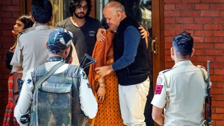 Manish Sisodia, Manish Sisodia meets wife