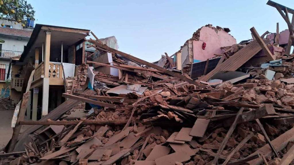 Nepal earthquak, nepal, earthquake, midnight earthquake, nepal earthquake toll, nepal earthquake latest, nepal earthquake latest updates, earthquake latest updates, earthquake in india