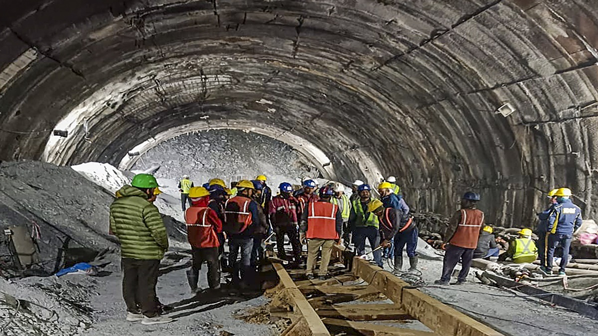 Uttarkashi Tunnel Collapse: Rescue operations to evacuate 41 workers at Silkyara tunnel enter final phase Uttarkashi Tunnel Collapse: Rescue operations to evacuate 41 workers at Silkyara tunnel enter final phase