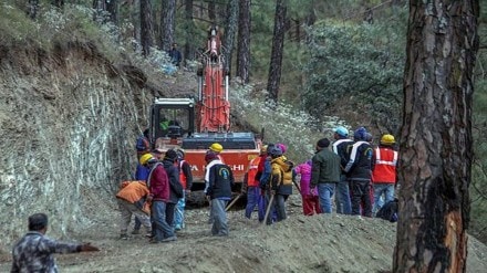 Uttarakhand tunnel collapse: New 5-point plan in place to rescue 41 trapped workers Uttarakhand tunnel collapse: New 5-point plan in place to rescue 41 trapped workers