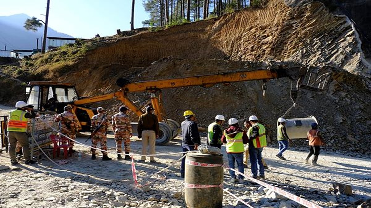 Uttarkashi Tunnel Collapse: Rescue operations to evacuate 40 trapped workers enter Day 5, VK Singh arrives at site Uttarkashi Tunnel Collapse: Rescue operations to evacuate 40 trapped workers enter Day 5, VK Singh arrives at site
