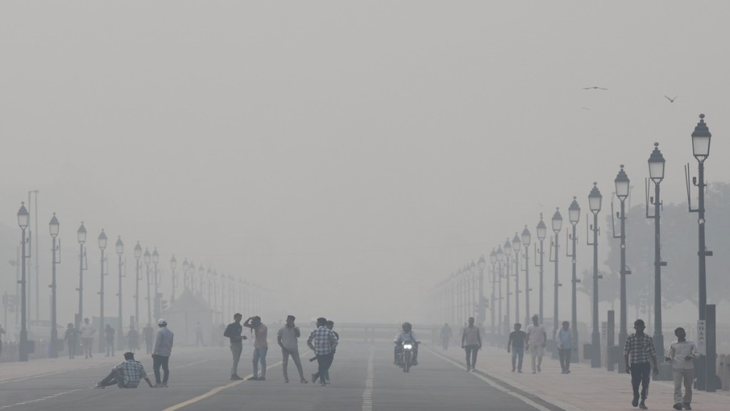 Delhi's air quality remains in 'severe' category ahead of Diwali Delhi's air quality remains in 'severe' category ahead of Diwali