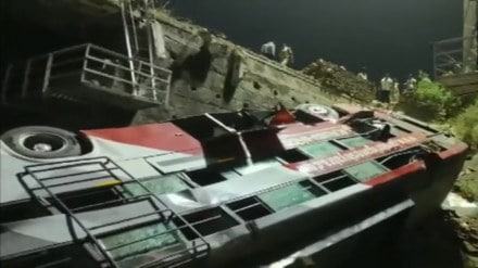 Maharashtra: Three killed, nine injured as passenger bus overturns near Kolhapur Maharashtra: Three killed, nine injured as passenger bus overturns near Kolhapur