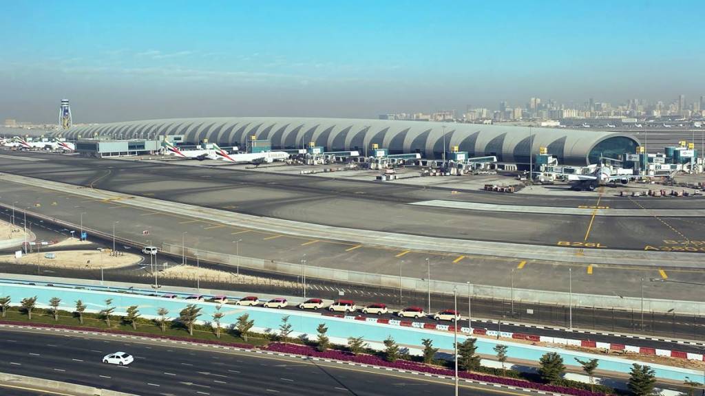 dubai international airport, dubai airport, airport, aviation, dubai airshow, airport infrastructure, international travel