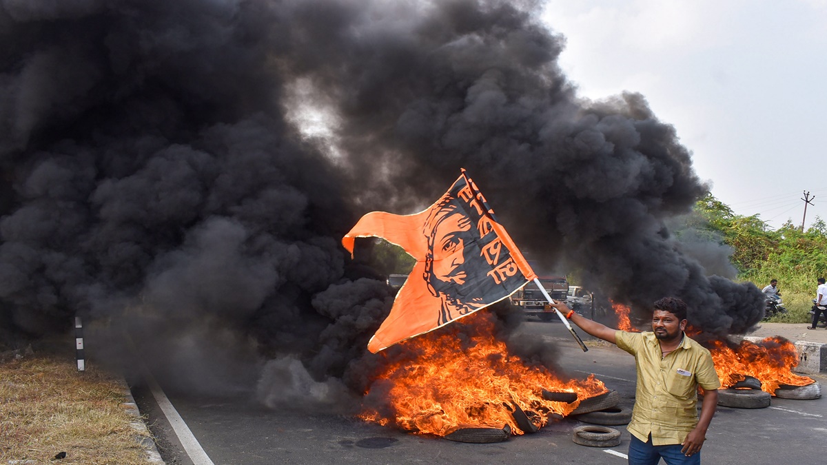 Maratha quota stir: Agitators smear Shinde's posters with paint, all-party leaders urge activist Patil to call off hunger strike Maratha quota stir: Agitators smear Shinde's posters with paint, all-party leaders urge activist Patil to call off hunger strike