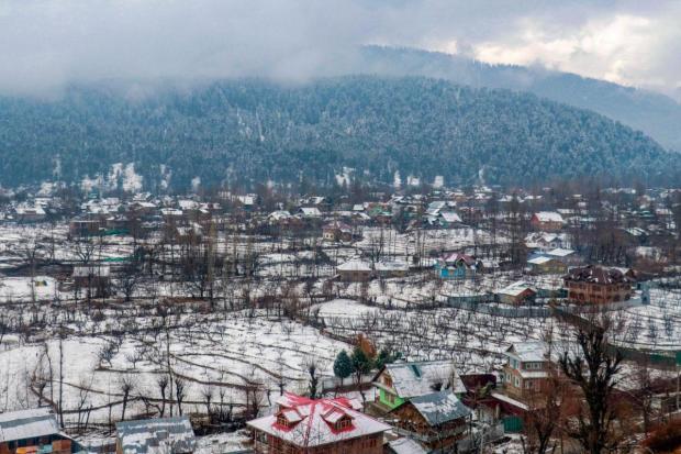 Other areas noted temperatures of 0.8 degrees Celsius in Qazigund, 1.1 degrees Celsius in Kokernag, and minus 2.2 degrees Celsius in Kupwara. The forecast predicts consistently dry weather in the valley for the upcoming days. (Photo: PTI)