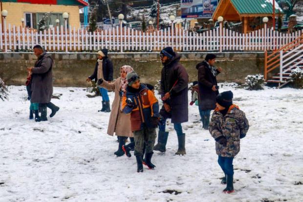 The meteorological department said there would be an improvement in the minimum temperatures due to the feeble western disturbance till Sunday, after which the night temperatures are again likely to fall by one-to-three notches. (Photo: PTI)