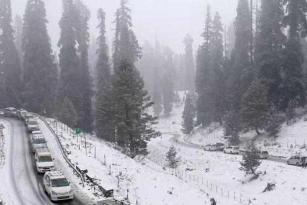 The snowfall in Gulmarg also resulted in closure of several roads and highways which posed problems for both the locals and tourists. According to news agency ANI, as many as 61 tourists got stuck at Gulmarg after incessant snow in the area. (Photo: ANI)