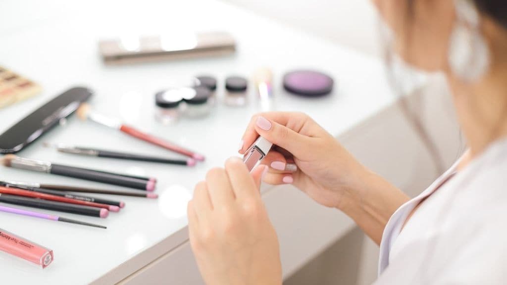 color changing pH-based make up