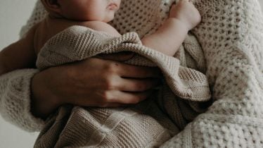 french woman, abdominal pain, pregnancy