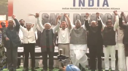 INDIA bloc's protest against bulk MPs' suspension begins, Rahul Gandhi addresses Jantar Mantar rally