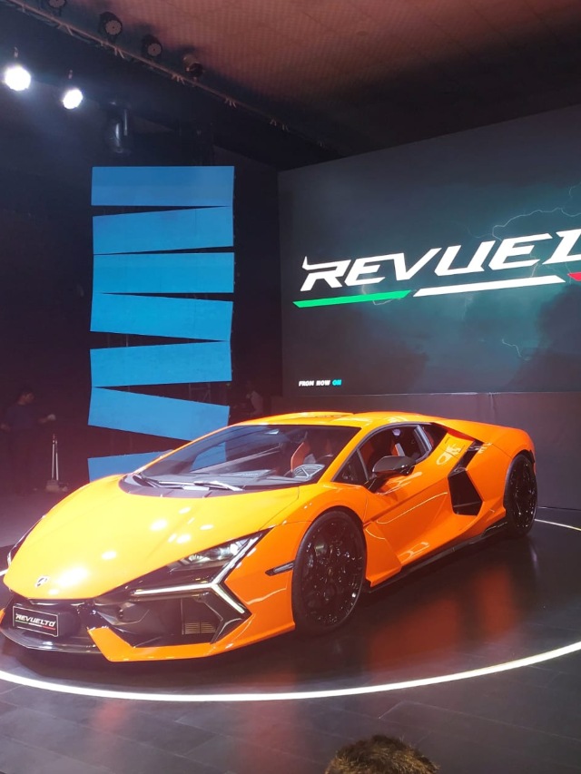 Lamborghini Revuelto poster