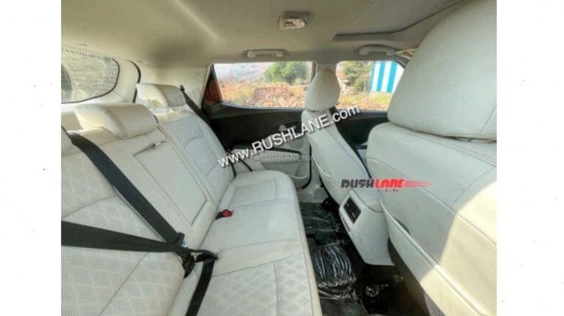 Mahindra XUV300 facelift 2nd row