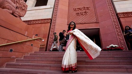 'Maa Durga aa gayi hai, ab dekhenge': Mahua Moitra as ethics panel report gets tabled in Lok Sabha 'Maa Durga aa gayi hai, ab dekhenge': Mahua Moitra as ethics panel report gets tabled in Lok Sabha