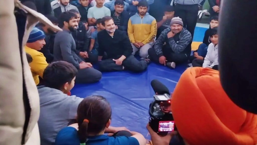 Rahul Gandhi meets Bajrang Punia, other wrestlers in Haryana amid WFI row Rahul Gandhi meets Bajrang Punia, other wrestlers in Haryana amid WFI row