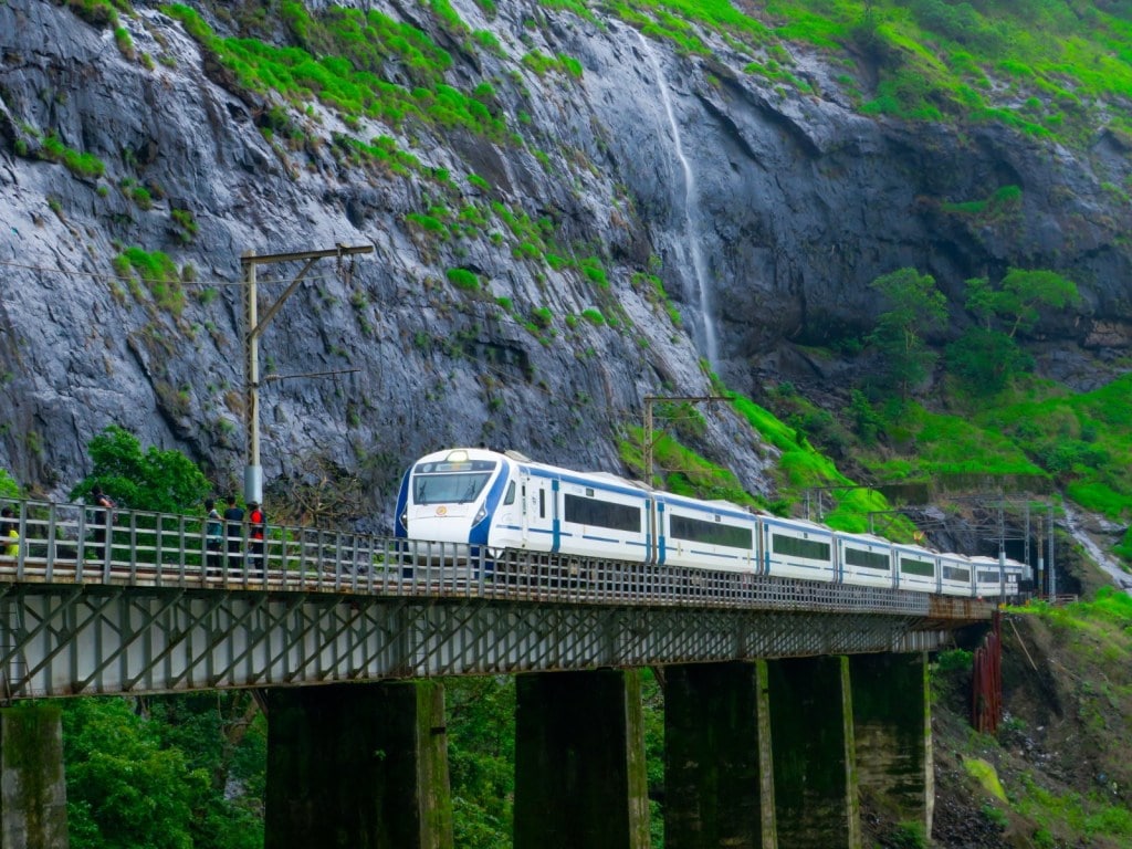 Vande Bharat (Image/Central Railways)