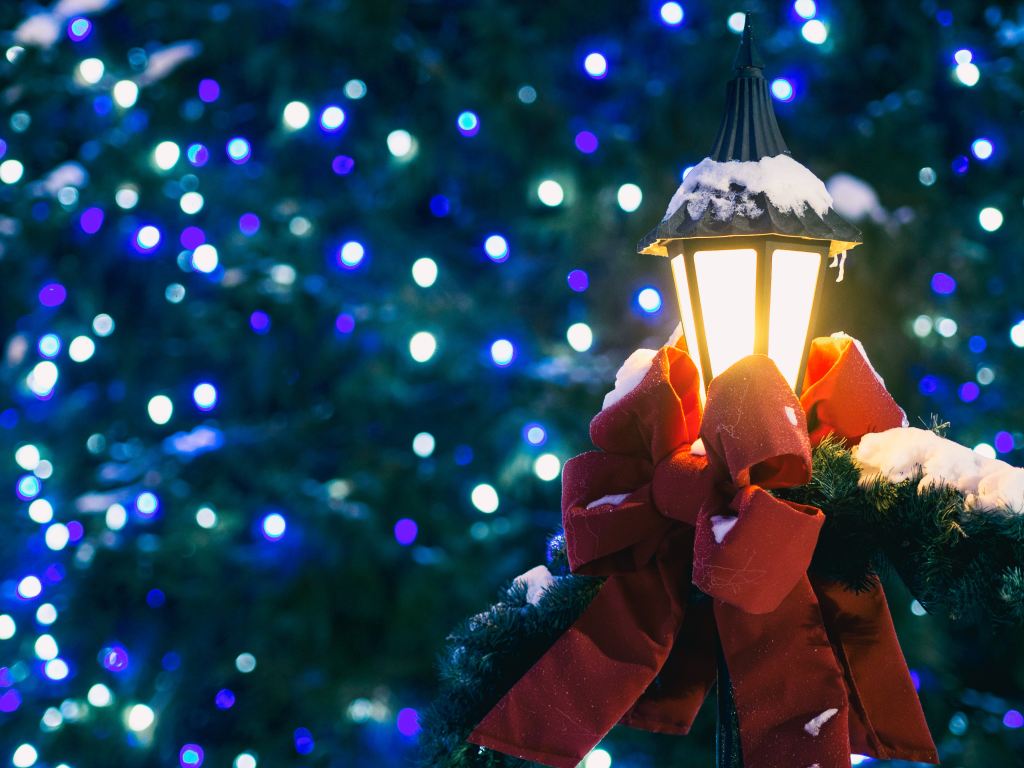 A report by Redseer highlights that this year's festive season will attract more than 140 mn online shoppers, with a 20% increase from last year’s online gross merchandise value