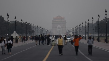 Delhi continues to struggle with toxic air as AQI remains in 'very poor' category Delhi continues to struggle with toxic air as AQI remains in 'very poor' category