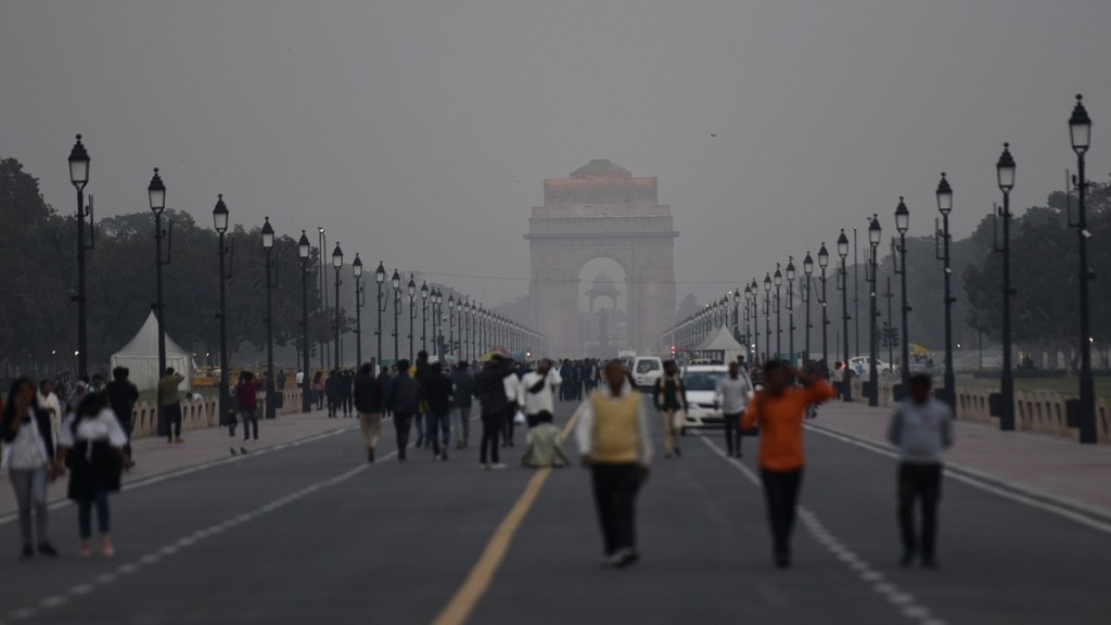Delhi continues to struggle with toxic air as AQI remains in 'very poor' category