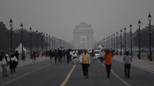 Delhi continues to struggle with toxic air as AQI remains in 'very poor' category