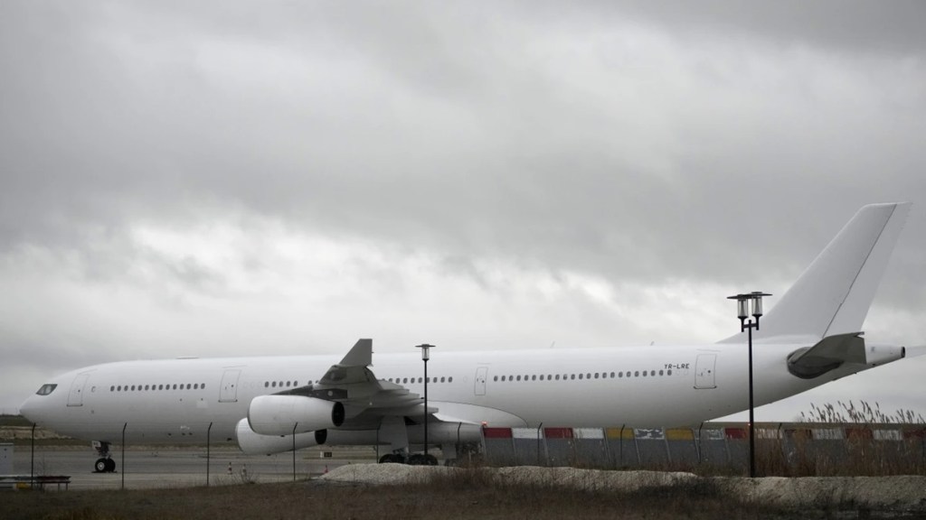 Romanian aircraft, French airport, top news, world news, United Arab Emirates,