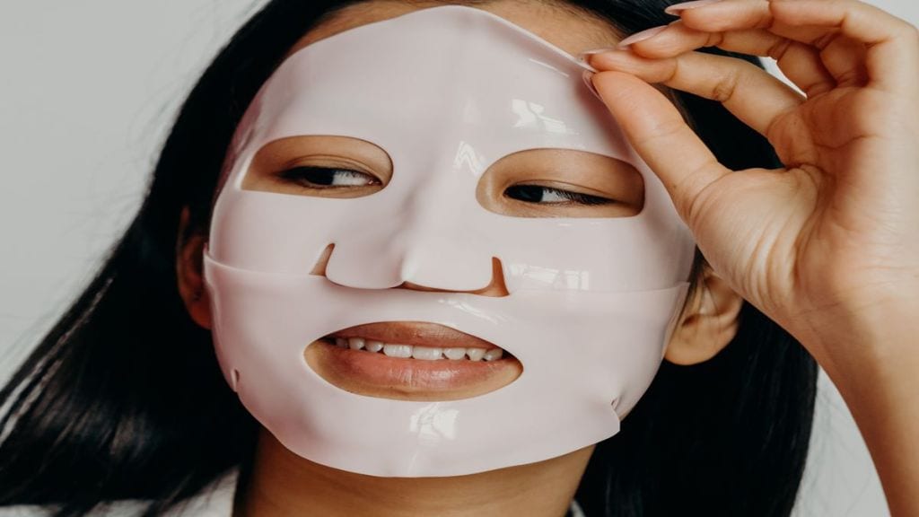 What is the impact of poor skin health on the mind? Read on to know