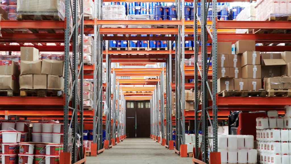 retail, supply chain, facility management, customer experiences, inventory management, Smart Technologies, IoT, forecasting tools, security measures, sustainability, cost savings
