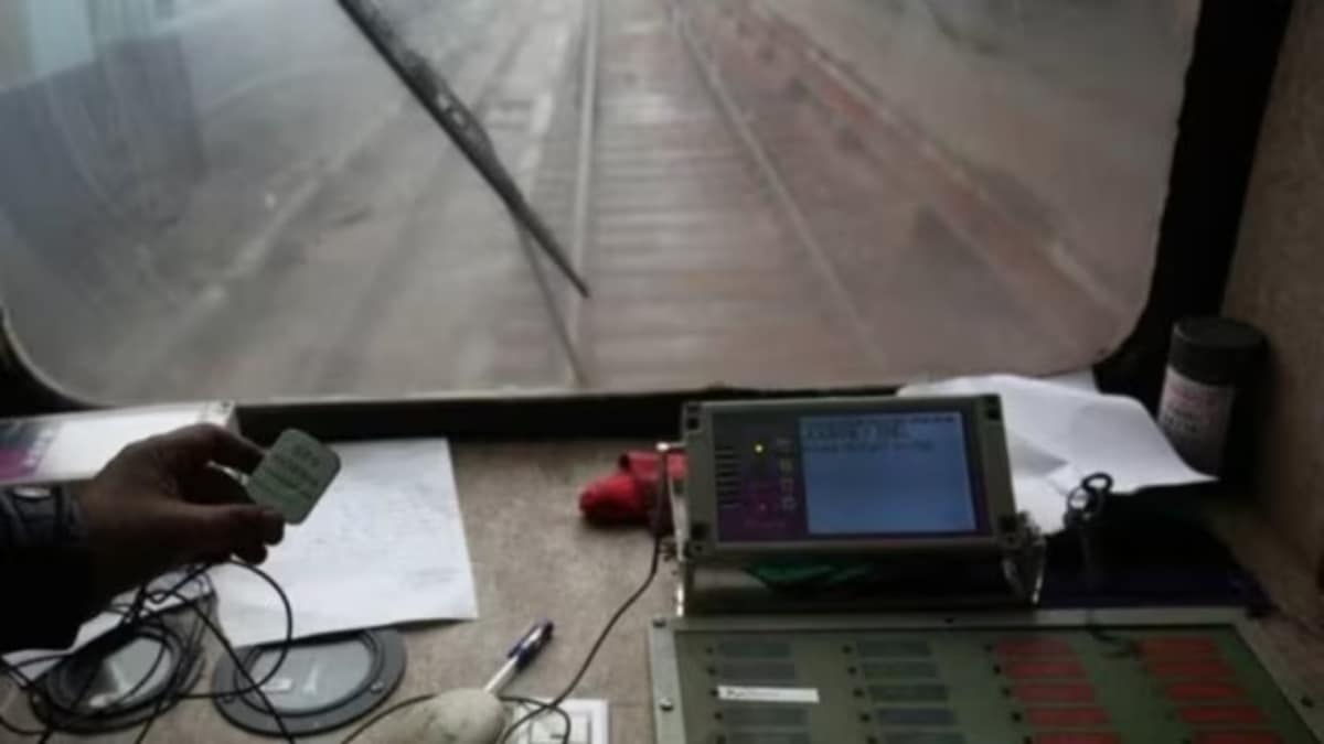 Mumbai, Delhi, Fog, fog India, flight delay, train delay, mumbai trains, mumbai news, indian railways, fog news, fog india news, fog safety device