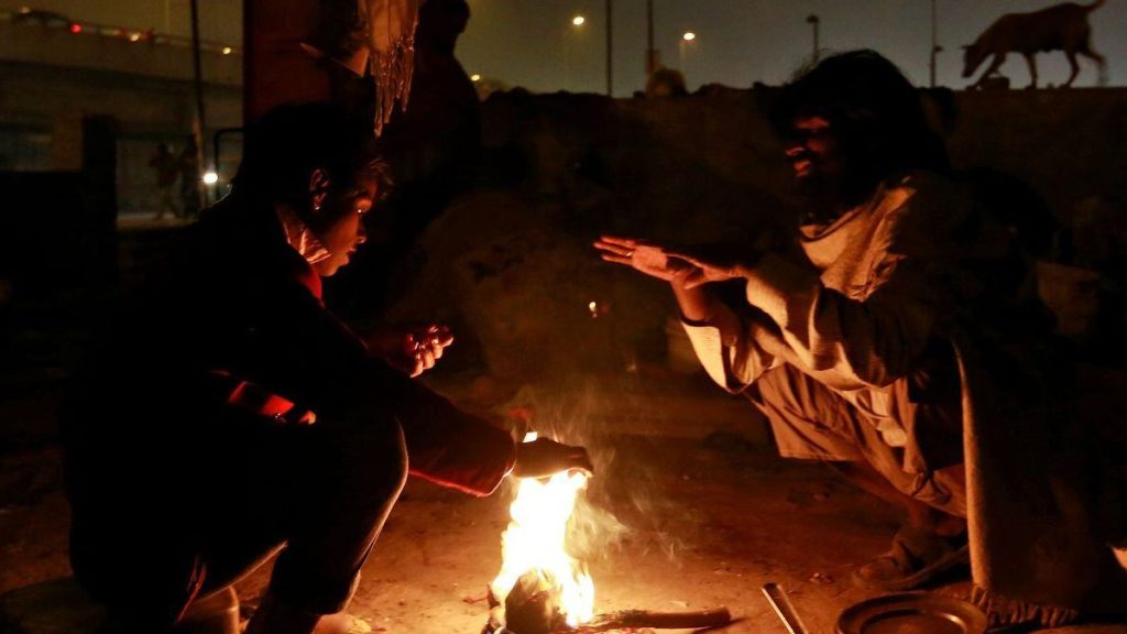 People warm themselves by a fire to escape the cold in Delhi (Image/Reuters) People warm themselves by a fire to escape the cold in Delhi (Image/Reuters)