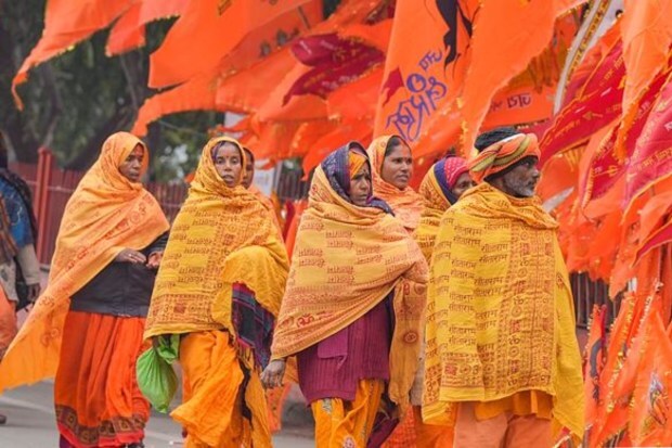 Devotees arrive at a Sarayu ghat in Ayodhya. (Image: PTI)