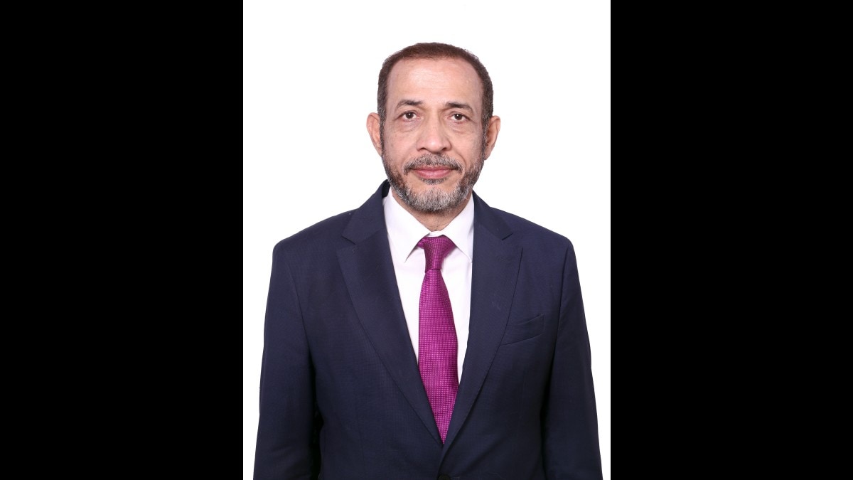 Dr. Kumra has been honored with the title of "Best Faculty of IIM-Lucknow" for an unprecedented eleven consecutive times, setting a record in India.